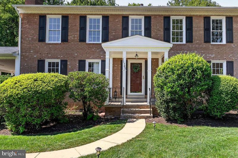 11305 Hunt Farm Ln, Oakton, VA 22124
