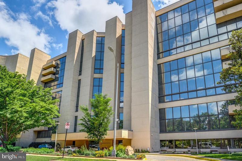 1101 S Arlington Ridge Rd S #208, Arlington, VA 22202