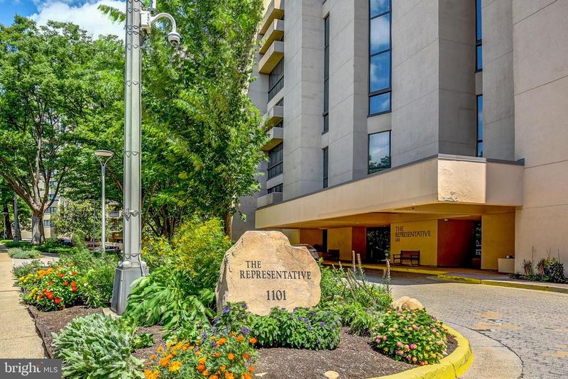 1101 S Arlington Ridge Rd S #208, Arlington, VA 22202