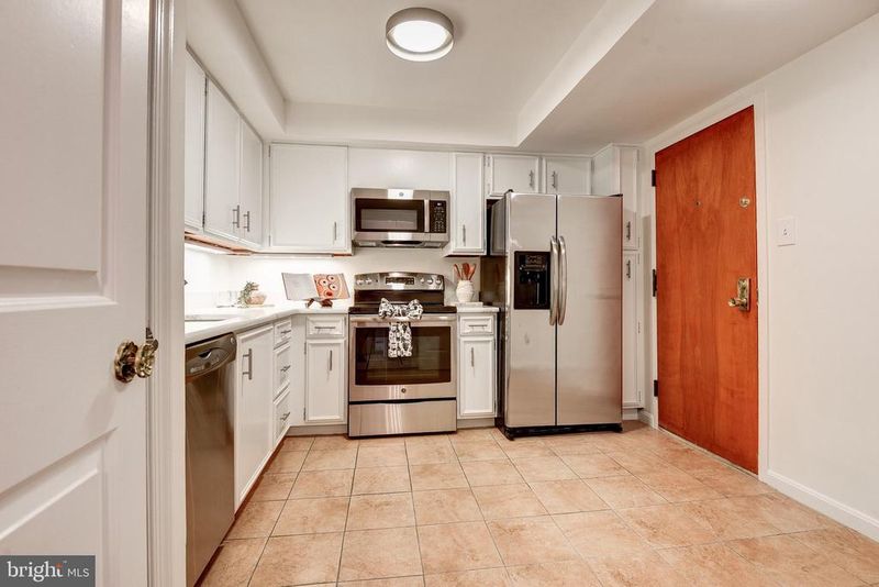 1101 S Arlington Ridge Rd S #208, Arlington, VA 22202