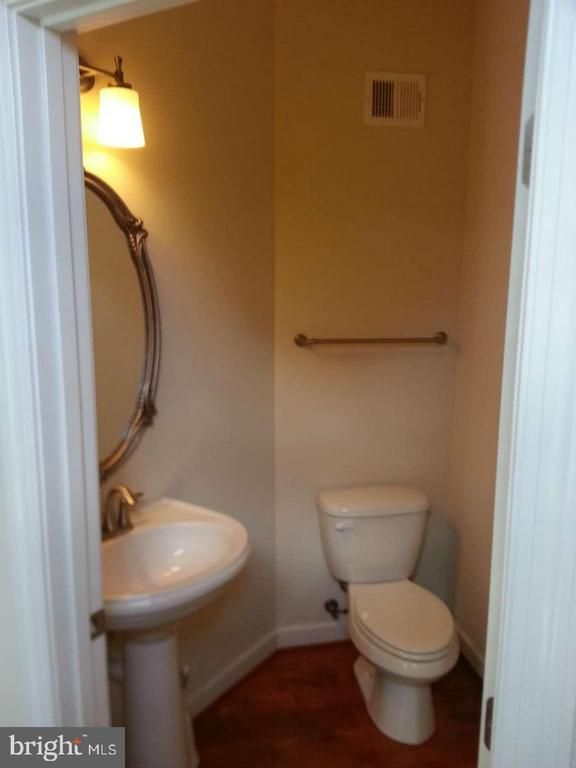9053 Mcpherson St, Frederick, MD 21704