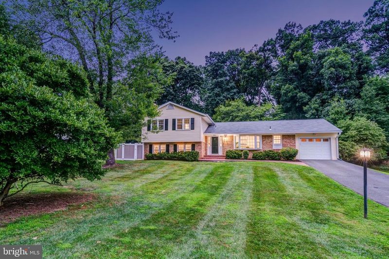 9924 Corsica St, Vienna, VA 22181