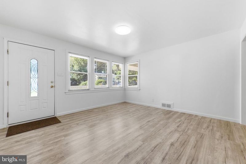 1118 Allison Dr, Rockville, MD 20851