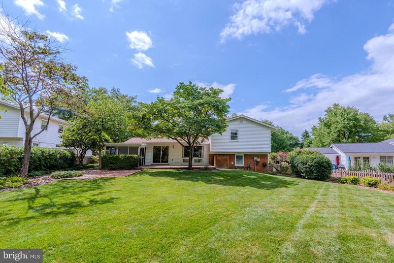 1703 Palm Springs Dr, Vienna, VA 22182