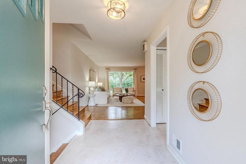 1703 Palm Springs Dr, Vienna, VA 22182