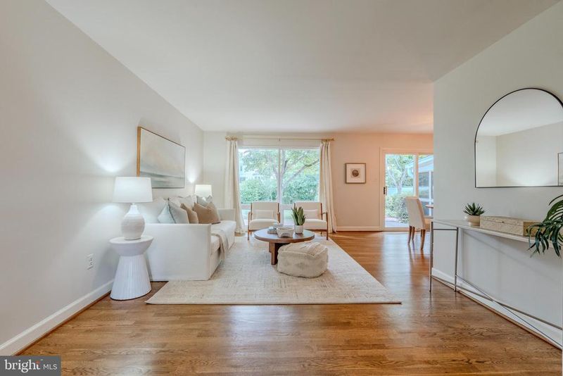 1703 Palm Springs Dr, Vienna, VA 22182