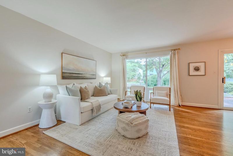 1703 Palm Springs Dr, Vienna, VA 22182