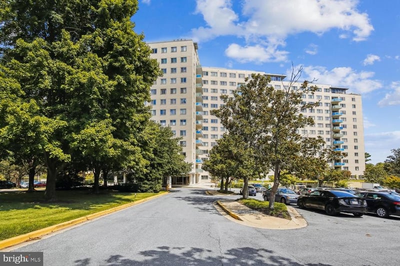 10201 Grosvenor Pl #1007, Rockville, MD 20852