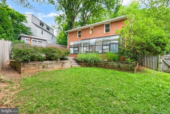 6010 Benalder Dr, Bethesda, MD 20816