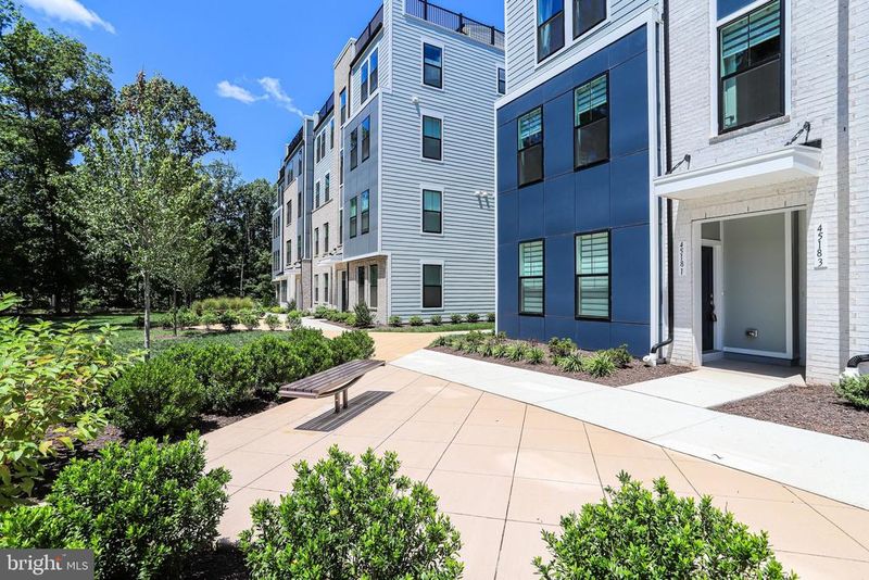 45181 Drowes Ter, Sterling, VA 20166