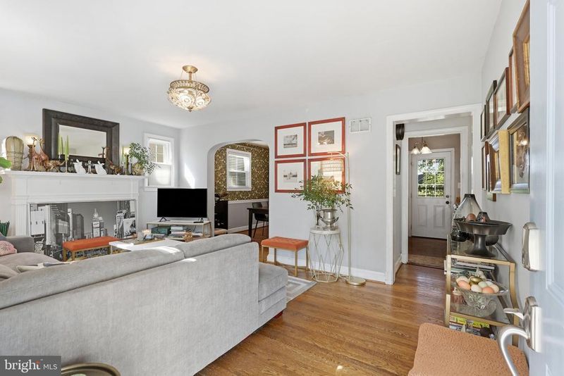 2328 N Columbus St, Arlington, VA 22207