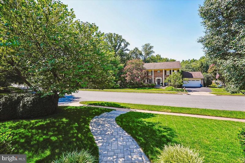 3632 Great Laurel Ln, Fairfax, VA 22033