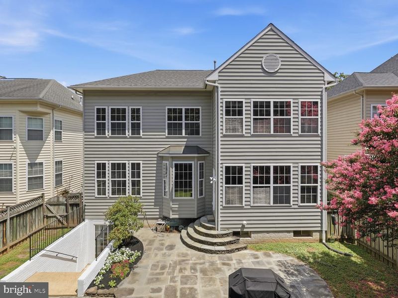 8391 Gaither St, Manassas, VA 20110