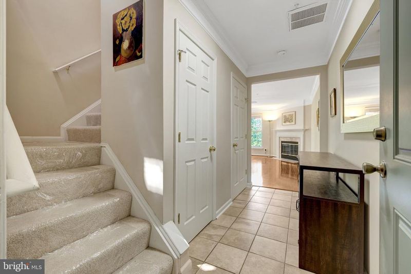 12739 Fair Crest Ct #302, Fairfax, VA 22033