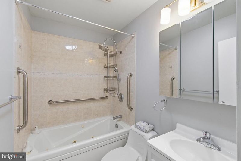 6151 Edsall Rd #A, Alexandria, VA 22304