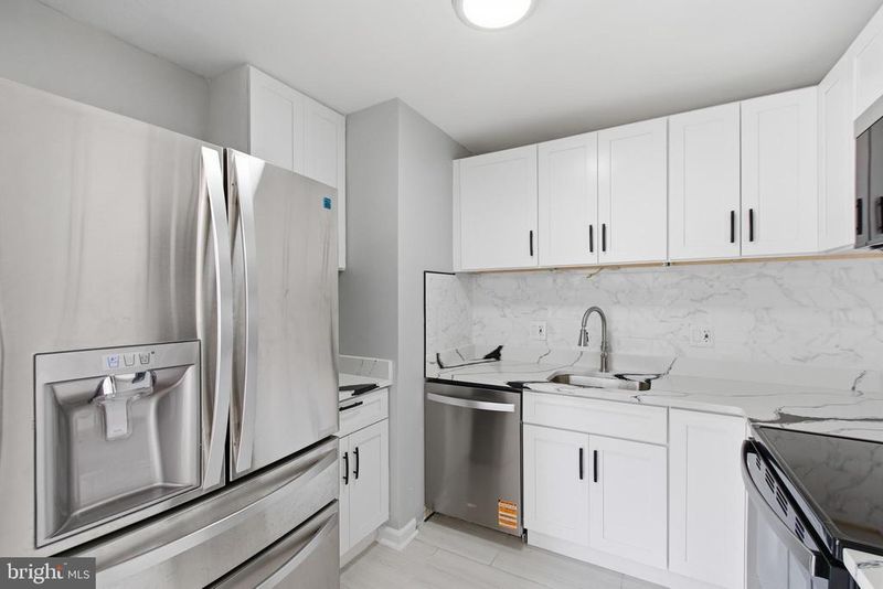 6151 Edsall Rd #A, Alexandria, VA 22304