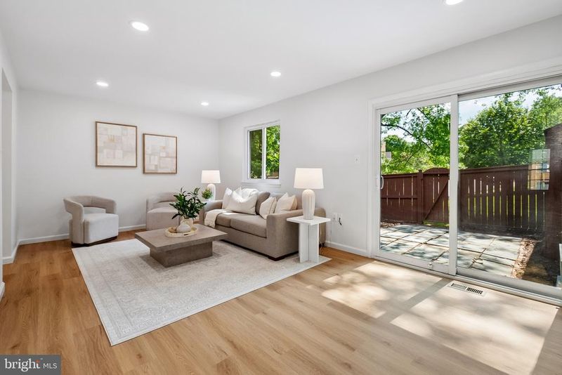 9630 Lindenbrook St, Fairfax, VA 22031