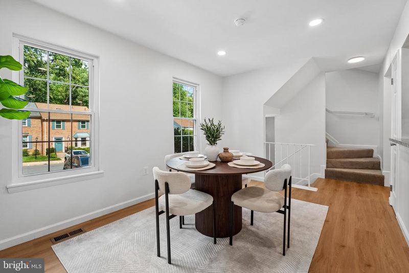 9630 Lindenbrook St, Fairfax, VA 22031