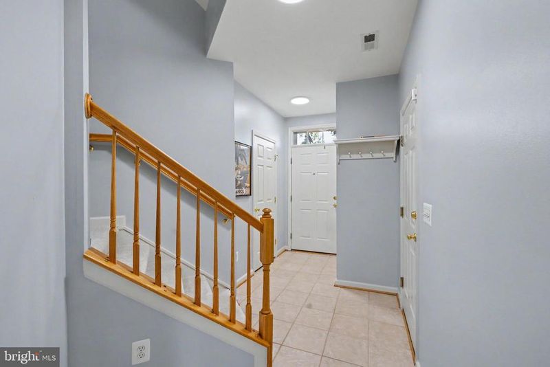5094 Grimm Dr, Alexandria, VA 22304