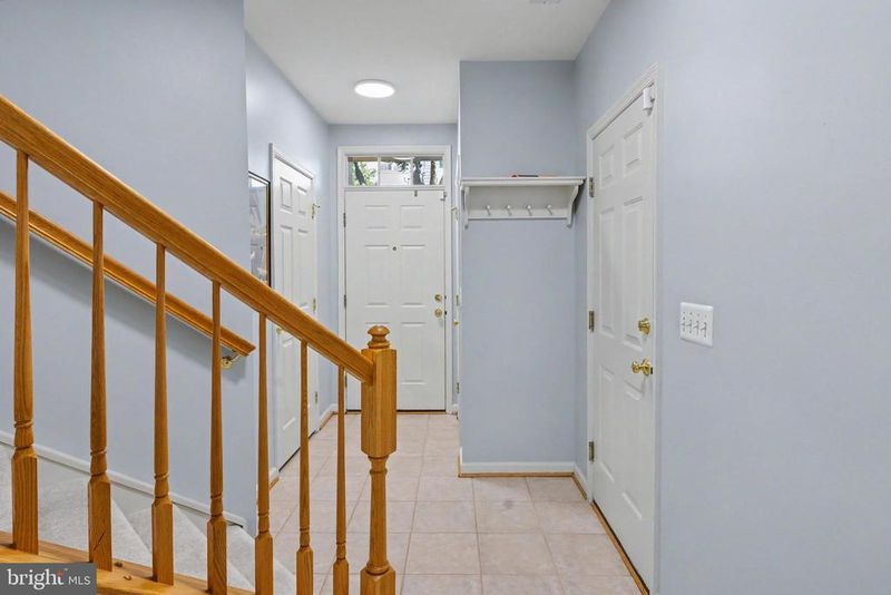 5094 Grimm Dr, Alexandria, VA 22304