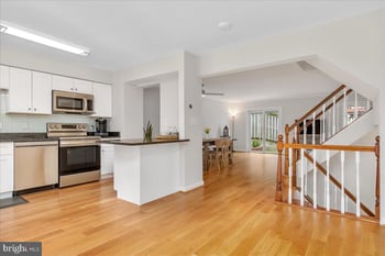 13143 Country Ridge Dr, Germantown, MD 20874