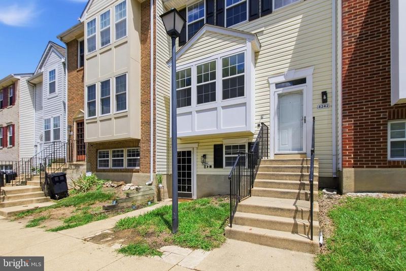 4240 Applegate Ln #5, Suitland, MD 20746