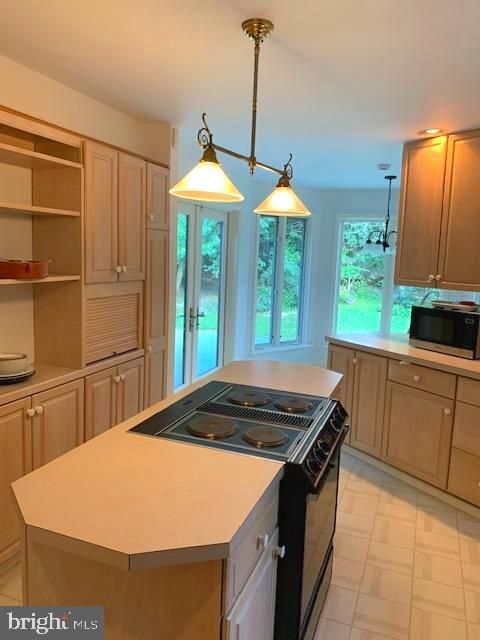 103 Sanoey Cir SE, Vienna, VA 22180