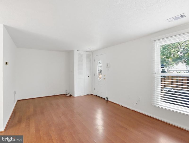 40 Whitechurch Ct, Germantown, MD 20874