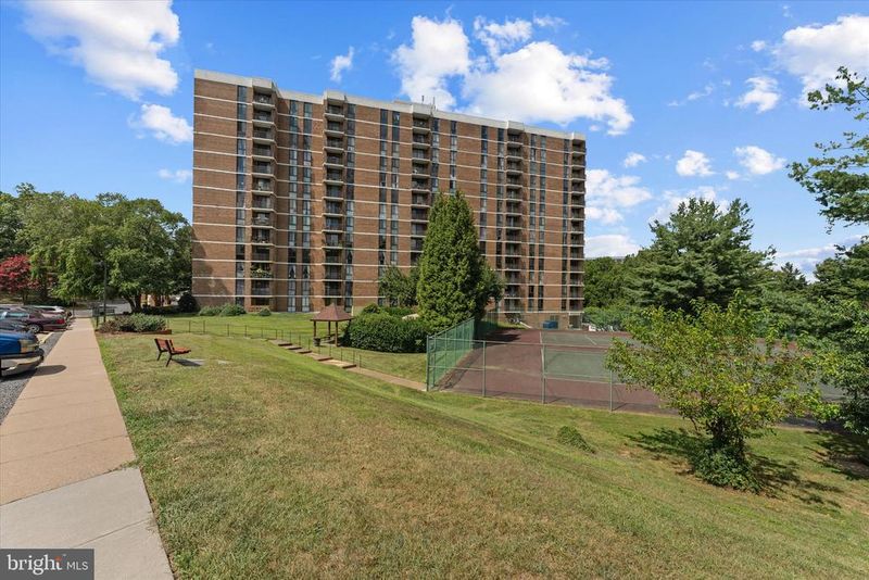 2311 Pimmit Dr #706, Falls Church, VA 22043