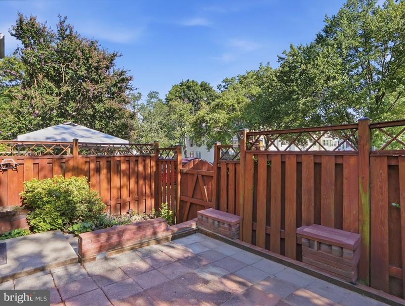 40 Whitechurch Ct, Germantown, MD 20874