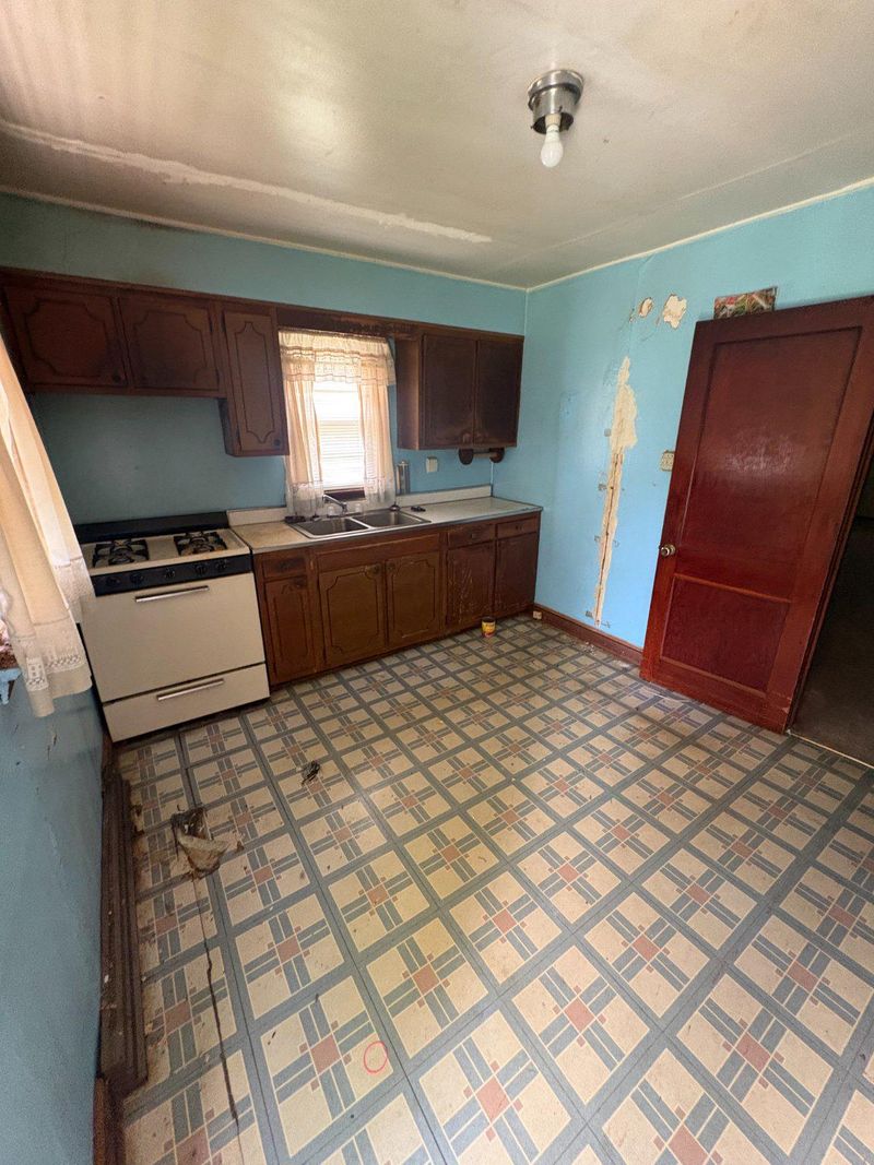 2512 Robert S Crain Hw, Upper Marlboro, MD 20774