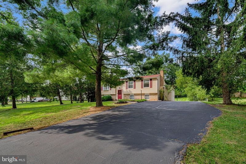 19130 Dowden Cir, Poolesville, MD 20837