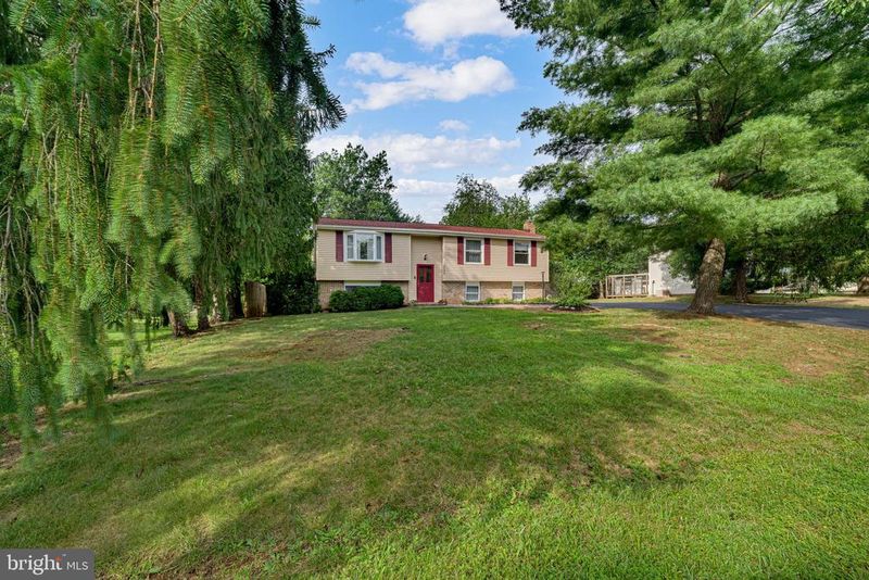 19130 Dowden Cir, Poolesville, MD 20837