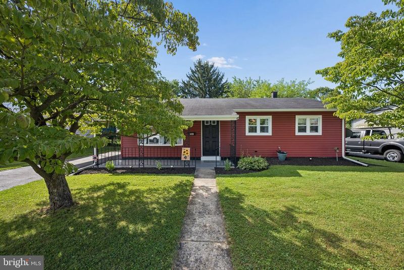 902 Young Pl, Frederick, MD 21702
