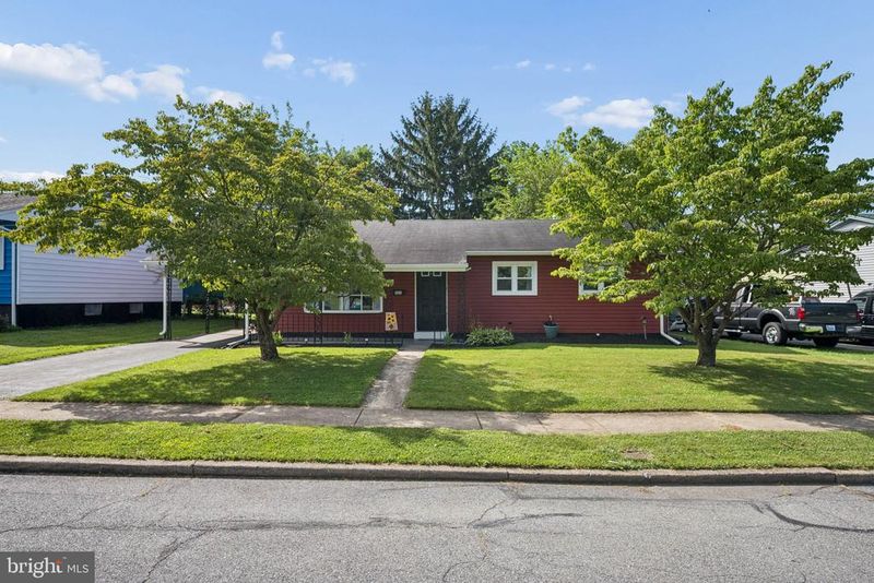 902 Young Pl, Frederick, MD 21702