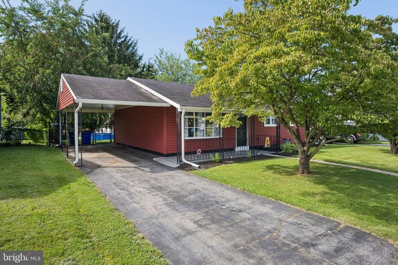 902 Young Pl, Frederick, MD 21702