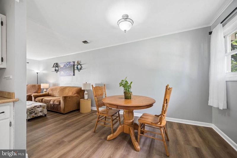 902 Young Pl, Frederick, MD 21702