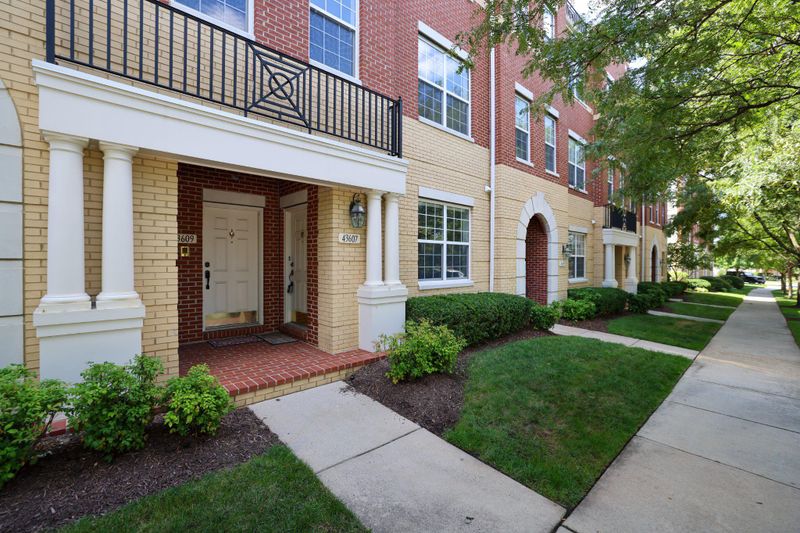 43607 Mcdowell Sq, Leesburg, VA 20176