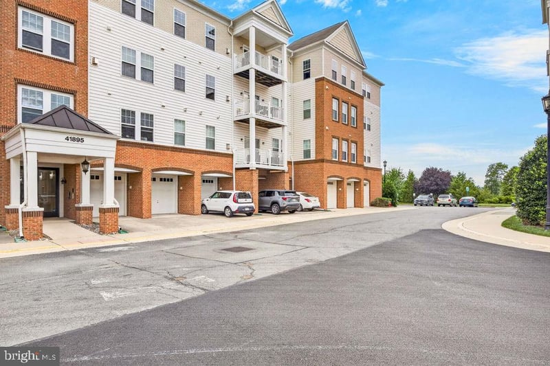 41895 Cathedral Valley Sq #401, Aldie, VA 20105