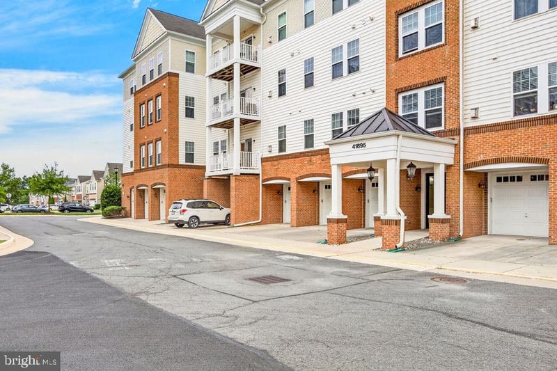 41895 Cathedral Valley Sq #401, Aldie, VA 20105