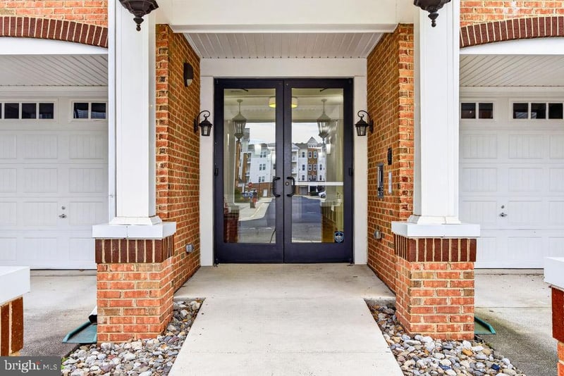 41895 Cathedral Valley Sq #401, Aldie, VA 20105