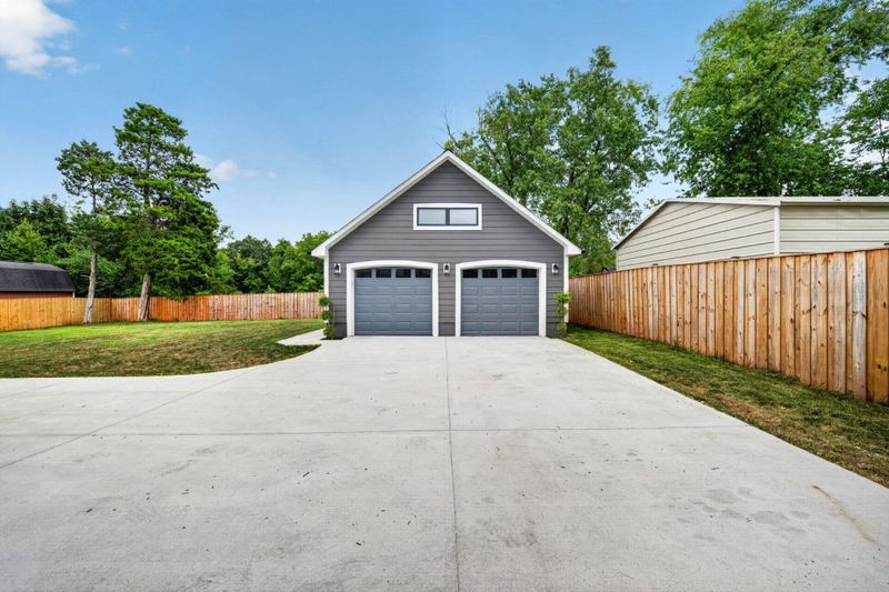 8323 Rolling Rd, Manassas, VA 20110