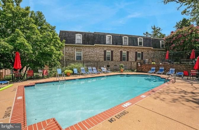 3111 Patrick Henry Dr #621, Falls Church, VA 22044