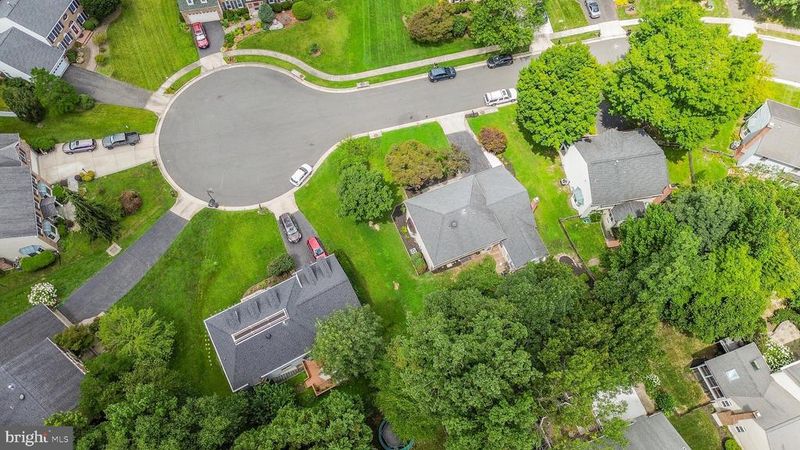 9711 Oak Bridge Pl, Fairfax Station, VA 22039