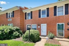 109 N Emory Dr, Sterling, VA 20164