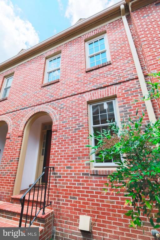 649 S Columbus St, Alexandria, VA 22314