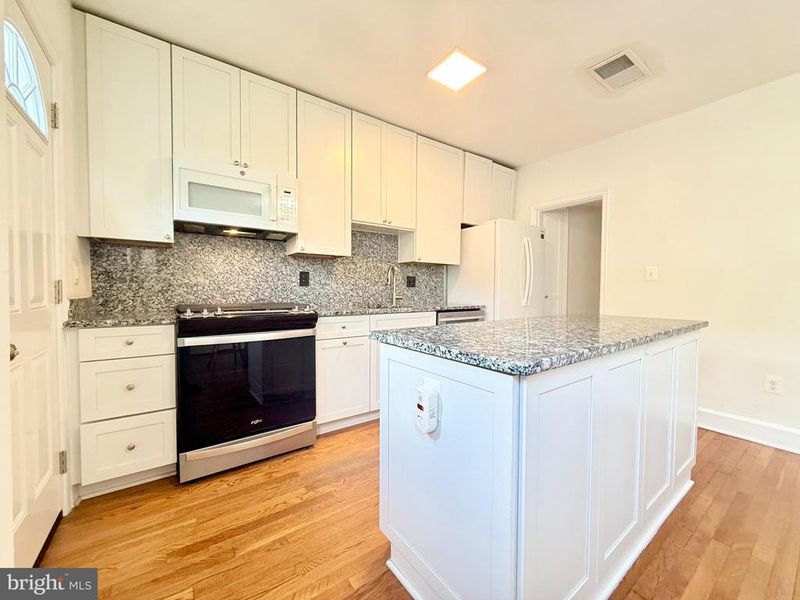 1908 37th St NW, Washington, DC 20007