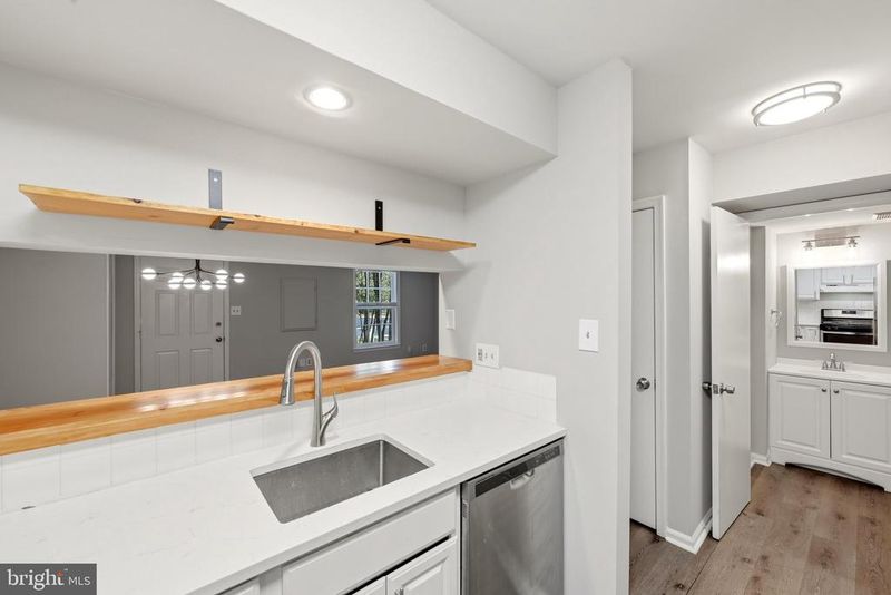14352 Havener House Ct, Centreville, VA 20120