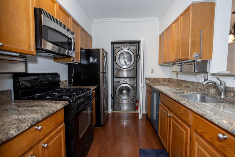 2204 Westcourt Ln #121, Herndon, VA 20170