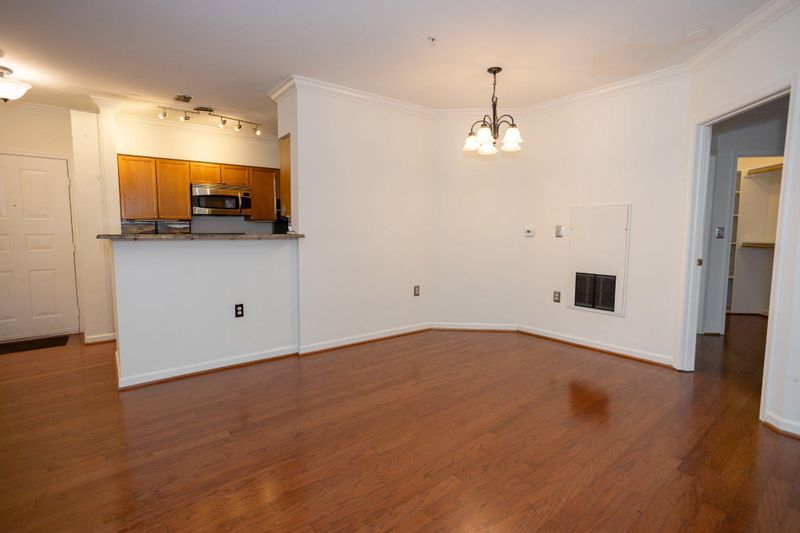 2204 Westcourt Ln #121, Herndon, VA 20170